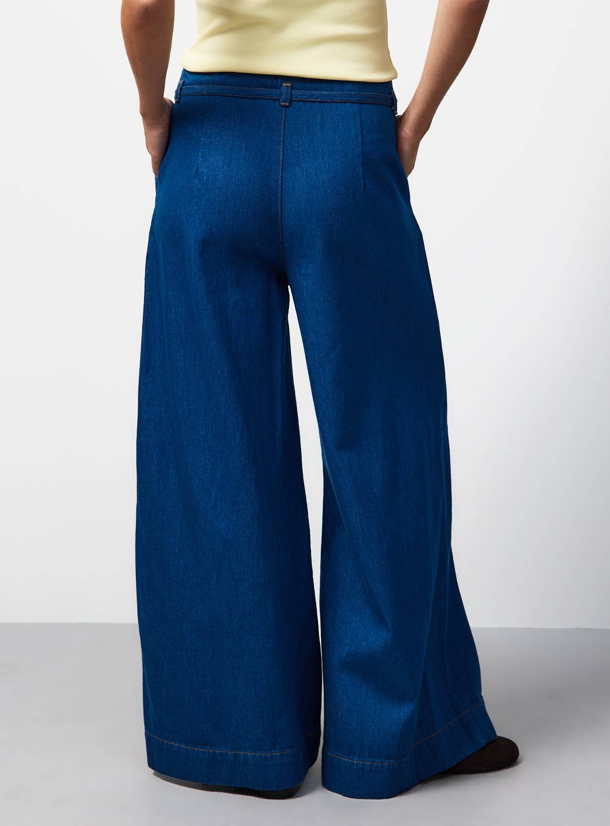 Bright Blue Denim Belted Relaxed Flare Jeans 6R - Image 4